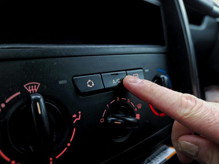 Tips for Removing and Preventing Odours in Your Car’s AC System